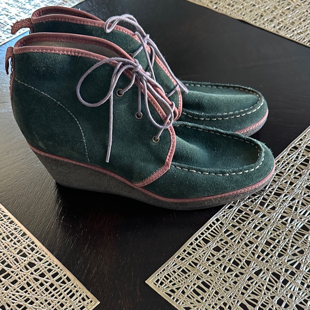 Olu Kai Women's Green Suede Wedge Ankle Boots 10